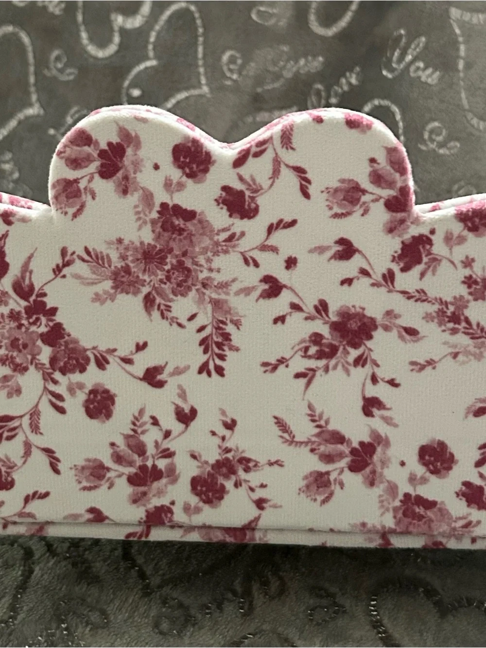 NWT Hilabee, Plush Heart-Pink & White Floral Loveseat Sofa Jewelry Box w/Mirror